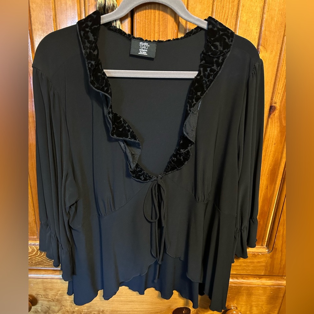 Studio 1940 size 22 Black velvet ruffled collar cropped shrug sweater.